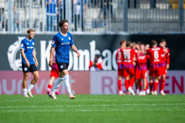 20.09.2026 - Fußball, 2026 2027, 2. Bundesliga, 6. Spieltag, DSC Arminia Bielefeld - 1. FC Heidenheim: Jannik Rochelt (Bielefeld) nach dem Tor zum 1:1 von Budu Zivzivadze (Heidenheim) DFL REGULATIONS PROHIBIT ANY USE OF PHOTOGRAPHS AS IMAGE SEQUENCES AND OR QUASI-VIDEO.