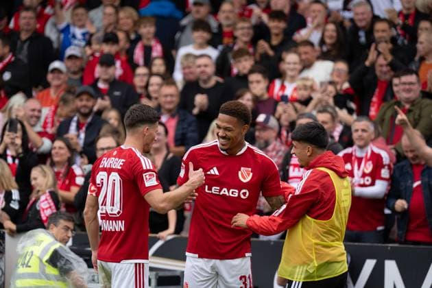 20.09.2026: Fußball: Energie Cottbus - FC St. Pauli, 6. Spieltag der 2. Bundesliga im LEAG Energie Stadion Torjubel Justin Butler (Energie Cottbus, 31) nach seinem Tor zum 1:0 für Energie Cottbus. WICHTIGER HINWEIS: Gemäß den Vorgaben der DFL und des DFB ist es untersagt, in dem Stadion und oder vom Spiel angefertigte Fotoaufnahmen in Form von Sequenzbildern und oder videoähnlichen Fotostrecken zu verwerten bzw. verwerten zu lassen. Copyright: xJamesxZabelx