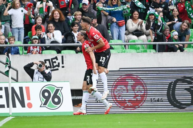 2. Bundesliga - Hannover 96 - VfL Bochum am 20.09.2026 in der HDI Arena in Hannover Jubel, Torjubel, Torschuetze, Torschütze Stefan Teitur Thordarson (Hannover) jubelt nach seinem Tor zum 1:0 mit Franz Roggow (Hannover)