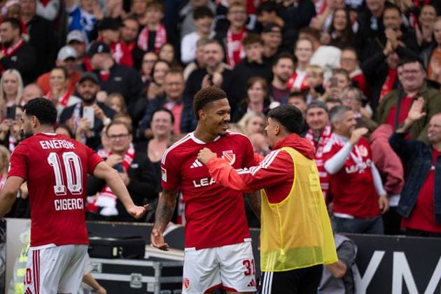 20.09.2026: Fußball: Energie Cottbus - FC St. Pauli, 6. Spieltag der 2. Bundesliga im LEAG Energie Stadion Torjubel Justin Butler (Energie Cottbus, 31) nach seinem Tor zum 1:0 für Energie Cottbus. WICHTIGER HINWEIS: Gemäß den Vorgaben der DFL und des DFB ist es untersagt, in dem Stadion und oder vom Spiel angefertigte Fotoaufnahmen in Form von Sequenzbildern und oder videoähnlichen Fotostrecken zu verwerten bzw. verwerten zu lassen. Copyright: xJamesxZabelx
