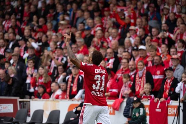 20.09.2026: Fußball: Energie Cottbus - FC St. Pauli, 6. Spieltag der 2. Bundesliga im LEAG Energie Stadion Torjubel Justin Butler (Energie Cottbus, 31) nach seinem Tor zum 1:0 für Energie Cottbus. WICHTIGER HINWEIS: Gemäß den Vorgaben der DFL und des DFB ist es untersagt, in dem Stadion und oder vom Spiel angefertigte Fotoaufnahmen in Form von Sequenzbildern und oder videoähnlichen Fotostrecken zu verwerten bzw. verwerten zu lassen. Copyright: xJamesxZabelx