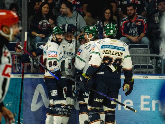 20.09.2026, xwppx, Eishockey Penny DEL, Adler Mannheim - Eisbären Berlin v.l. Jubel nach 0:2 Eisbären Berlin