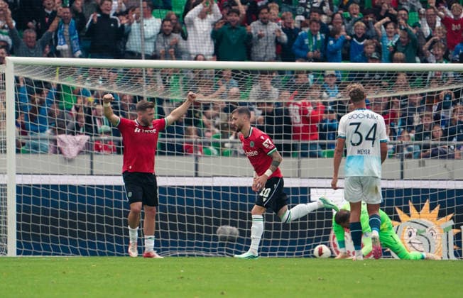 Deutschland: Fussball 2.Bundesliga 2026 2027, 6. Spieltag - Hannover 96 vs VfL Bochum - Heinz von Heiden Arena Stadion (Hannover): Tor und Torjubel zum Marcel Hartel (Hannover 96, 10) Copyright: xAymanxAlahmedx