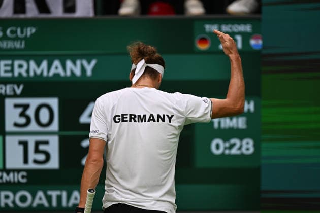 Alexander Zverev GER animiert das Publikum zum Aplaus 20.09.2026 ¢ Tennis ¢ Davis Cup Qualifiers 2. Runde ¢ Deutschland vs Kroatien , heristo-arena, Halle (Westfalen), NRW Germany
