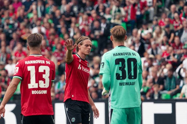 Deutschland: Fussball 2.Bundesliga 2026 2027, 6. Spieltag - Hannover 96 vs VfL Bochum - Heinz von Heiden Arena Stadion (Hannover): Geste, Gestik, Emotion Stefan Teitur ÃžorÃ°arson Stefan Teitur Thordarson (Hannover 96, 23) Leo Weinkauf (Hannover 96, 30) Copyright: xAymanxAlahmedx