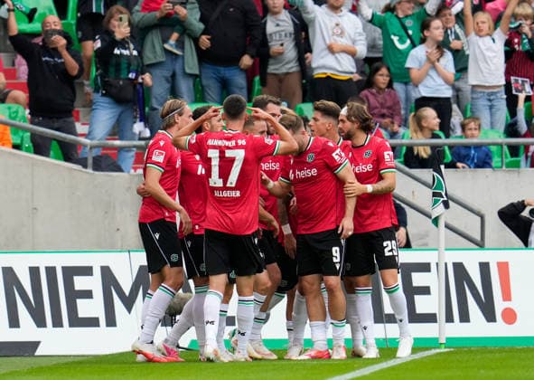 Spieler von Hannover 96 feiern gemeinsam nach einem Tor. GER, Hannover 96 vs VfL Bochum 1848, 2. Bundesliga, 6. Spieltag, Saison 2026-27, Heinz von Heiden Arena, Hannover, 20.09.2026 DFL REGULATIONS PROHIBIT ANY USE OF PHOTOGRAPHS AS IMAGE SEQUENCES AND OR QUASI-VIDEO Hannover 96 vs VfL Bochum 1848, 2. Bundesliga, 6. Spieltag, Saison 2026-27, 20.09.2026 Hannover Copyright: xEibner-Pressefoto ScottxColemanx EP_SCN