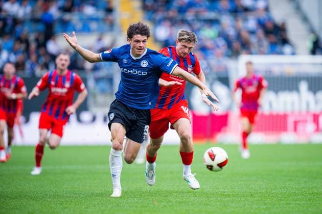 20.09.2026 - Fußball, 2026 2027, 2. Bundesliga, 6. Spieltag, DSC Arminia Bielefeld - 1. FC Heidenheim: (L-R) Maximilian Großer (Bielefeld), Alessandro Vogt (Heidenheim) DFL REGULATIONS PROHIBIT ANY USE OF PHOTOGRAPHS AS IMAGE SEQUENCES AND OR QUASI-VIDEO.