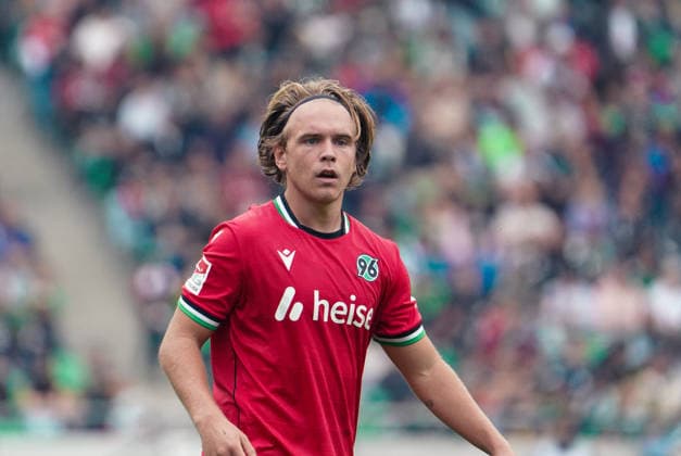 Deutschland: Fussball 2.Bundesliga 2026 2027, 6. Spieltag - Hannover 96 vs VfL Bochum - Heinz von Heiden Arena Stadion (Hannover): Portraitfoto, Portrait, Einzelaufnahme, Porträt Lars Gindorf (Hannover 96, 25) Copyright: xAymanxAlahmedx