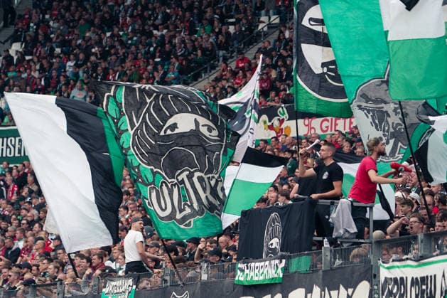 Deutschland: Fussball 2.Bundesliga 2026 2027, 6. Spieltag - Hannover 96 vs VfL Bochum - Heinz von Heiden Arena Stadion (Hannover): Zuschauer, Fans, Tribüne...horeographie, Fanchoreo, Copyright: xAymanxAlahmedx