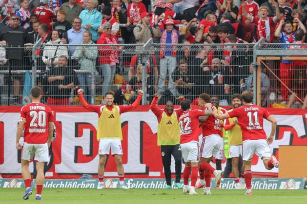 20.09.2026, xtgx, Fussball 2. Bundesliga, FC Energie Cottbus - FC St. Pauli, v.l. Justin Butler (Cottbus, 31) Jubel, Torjubel, jubelt ueber das Tor, celebrate the goal, celebration (DFL DFB REGULATIONS PROHIBIT ANY USE OF PHOTOGRAPHS as IMAGE SEQUENCES and or QUASI-VIDEO) Cottbus