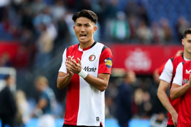 2026-09-20 Feyenoord v FC Utrecht - Dutch Eredivisie ROTTERDAM, NETHERLANDS - SEPTEMBER 20: Tsuyoshi Watanabe of Feyenoord is thanking the fans for their support after winning the match during the Dutch Eredivisie match between Feyenoord and FC Utrecht at Stadion Feijenoord on September 20, 2026 in Rotterdam, Netherlands. Rotterdam Stadion Feijenoord Netherlands Content not available for redistribution in The Netherlands directly or indirectly through any third parties. Copyright: xHansxvanxderxValkx