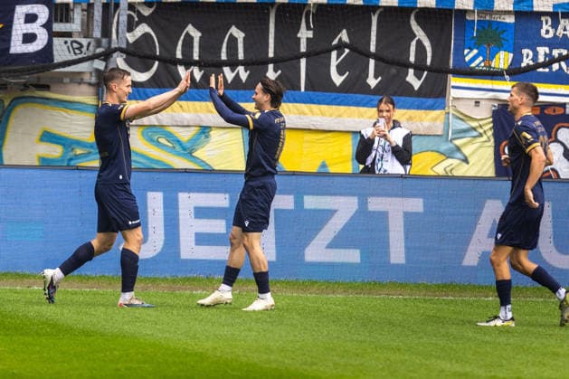 Jena , 200926, Fussball Regionalliga , FC Carl-Zeiss gegen Lok Leipzig im Bild: Luca Wollschläger und Elias Löder (Jena) jubelt über das Tor zum 1:0