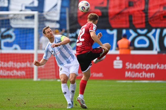 Dennis DRESSEL (1860 Muenchen), Aktion,Zweikampf gegen Noel KAISER (N). Fussball Regionalliga Bayern Saison 2026 2027,26 27 TSV 1860 Muenchen - 1.FC Nuernberg II am 20.09.2026 in Muenchen GRUENWALDER STADION.