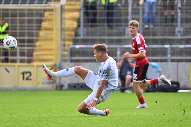 Torchance Florian NIEDERLECHNER (TSV 1860 Muenchen),Aktion,Schuss. Fussball Regionalliga Bayern Saison 2026 2027,26 27 TSV 1860 Muenchen - 1.FC Nuernberg II am 20.09.2026 in Muenchen GRUENWALDER STADION.