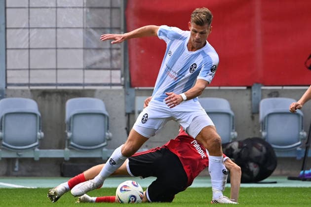 Florian NIEDERLECHNER (TSV 1860 Muenchen), Aktion,Zweikampf. Fussball Regionalliga Bayern Saison 2026 2027,26 27 TSV 1860 Muenchen - 1.FC Nuernberg II am 20.09.2026 in Muenchen GRUENWALDER STADION.
