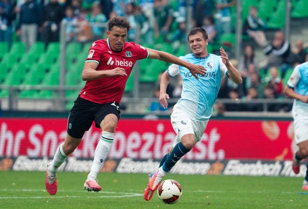 Deutschland: Fussball 2.Bundesliga 2026 2027, 6. Spieltag - Hannover 96 vs VfL Bochum - Heinz von Heiden Arena Stadion (Hannover): im Zweikampf Benedikt Pichler (Hannover 96, 11) Copyright: xAymanxAlahmedx