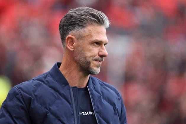 Trainer Martin Demichelis (RB Leipzig) schaut waehrend des Spiels der 1. Bundesliga zwischen Bayer 04 Leverkusen und RB Leipzig, BayArena am 20. September 2026 in Leverkusen, Deutschland. (Foto von Oliver Kaelke DeFodi Images) +++ Trainer Martin Demichelis (RB Leipzig) looks on during the Bundesliga match between Bayer 04 Leverkusen and RB Leipzig at BayArena on September 20, 2026 in Leverkusen, Germany. (Photo by Oliver Kaelke DeFodi Images) DFB DFL REGULATIONS PROHIBIT ANY USE OF PHOTOGRAPHS AS IMAGE SEQUENCES AND OR QUASI-VIDEO. (Photo by Oliver Kaelke DeFodi Images) -