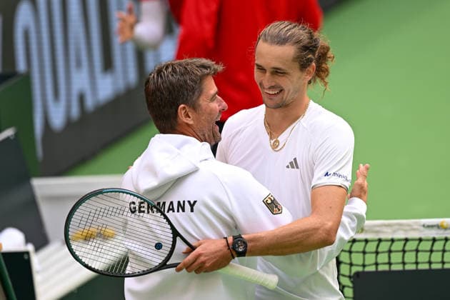 Alexander Zverev GER Bundestrainer Michael Kohlmann bejubeln den Sieg 20.09.2026 ¢ Tennis ¢ Davis Cup Qualifiers 2. Runde ¢ Deutschland vs Kroatien , heristo-arena, Halle (Westfalen), NRW Germany