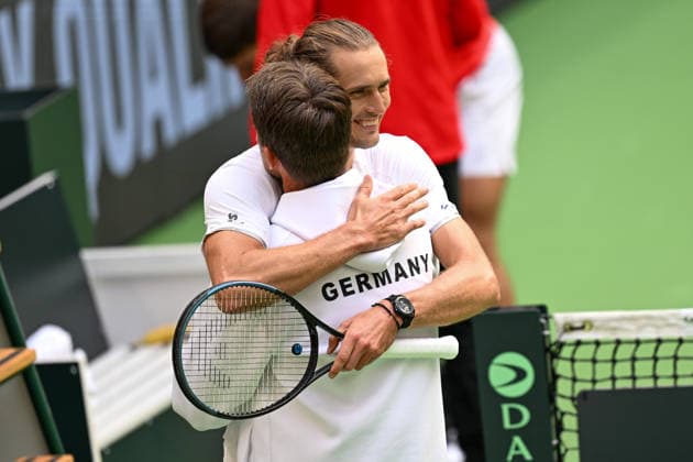 Alexander Zverev GER Bundestrainer Michael Kohlmann bejubeln den Sieg 20.09.2026 ¢ Tennis ¢ Davis Cup Qualifiers 2. Runde ¢ Deutschland vs Kroatien , heristo-arena, Halle (Westfalen), NRW Germany