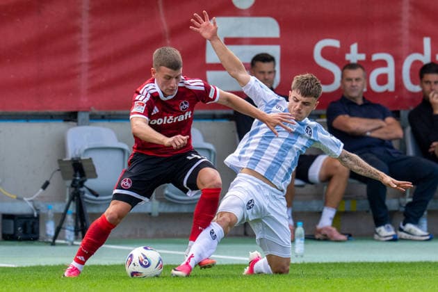 Fußball - Herren - Regionalliga Bayern - Saison 2026 2027 - 10. Spieltag - 20.09.2026 - TSV 1860 Muenchen - 1. FC Nuernberg II Tobias Heß von 1. FC Nürnberg II (L) im Zweikampf mit Mark Gevorgyan von TSV 1860 München Muenchen Stadion a.d. Gruenwalder Strasse Bavaria Deutschland
