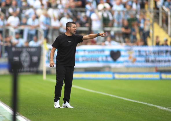 Fussball, Herren, Regionalliga Bayern, Saison 2026 2027, TSV 1860 München - 1.FC Nürnberg II, Grünwalder Stadion Alper Kayabunar, Trainer (TSV 1860 München) an der Seitenlinie