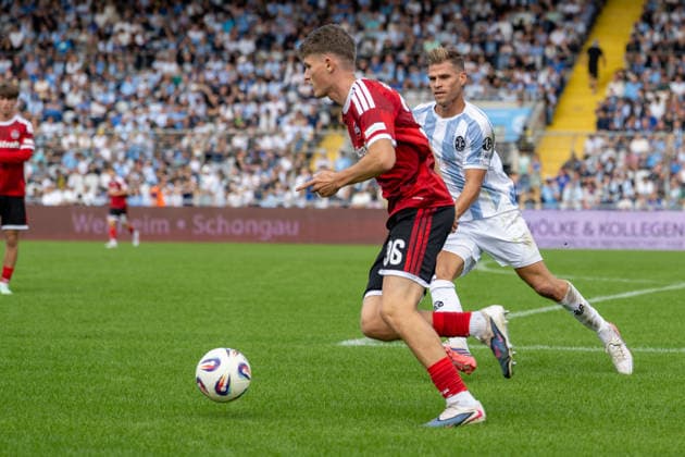 Kristian Mandic 36 (1. FC Nuernberg II), Florian Niederlechner 7 (TSV 1860 Muenchen), TSV 1860 Muenchen vs. FC Nuernberg II, Fussball, Regionalliga Bayern, 10. Spieltag, 20.09.2026 DFB regulations prohibit any use of photographs as image sequences and or quasi-video Muenchen Bayern Deutschland
