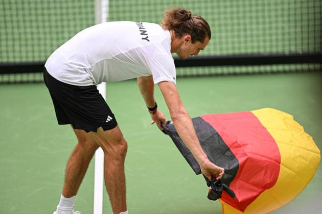 Alexander Zverev GER mit Deutscher Flagge 20.09.2026 ¢ Tennis ¢ Davis Cup Qualifiers 2. Runde ¢ Deutschland vs Kroatien , heristo-arena, Halle (Westfalen), NRW Germany