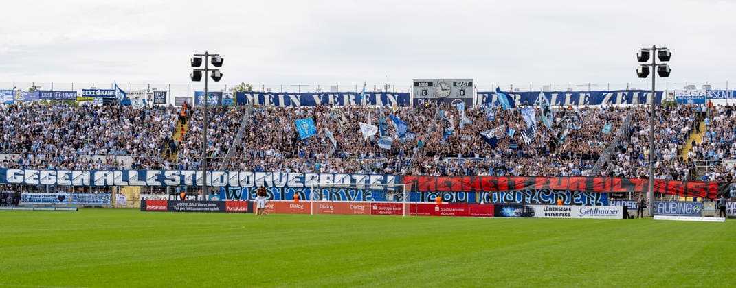 Banner der TSV 1860 Muenchen Westkurve, TSV 1860 Muenchen vs. FC Nuernberg II, Fussball, Regionalliga Bayern, 10. Spieltag, 20.09.2026 DFB regulations prohibit any use of photographs as image sequences and or quasi-video Muenchen Bayern Deutschland