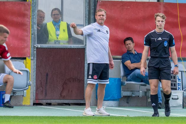 Fußball - Herren - Regionalliga Bayern - Saison 2026 2027 - 10. Spieltag - 20.09.2026 - TSV 1860 Muenchen - 1. FC Nuernberg II Andreas Wolf, Trainer von 1. FC Nürnberg II gibt Anweisungen Muenchen Stadion a.d. Gruenwalder Strasse Bavaria Deutschland
