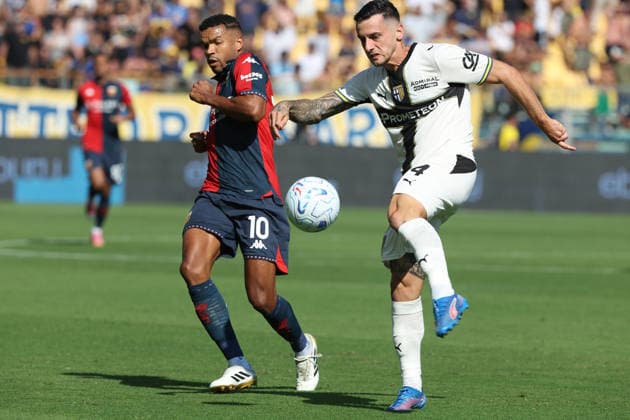 Parma™s Emanuele Valeri fights for the ball with Genoa™s Junior Messias during the Serie A soccer match between Parma and Genoa at the Ennio Tardini Stadium in Parma, north west Italy - September 20, 2026. - Soccer  Copyright: xGiannixSantandrea LaPressex
