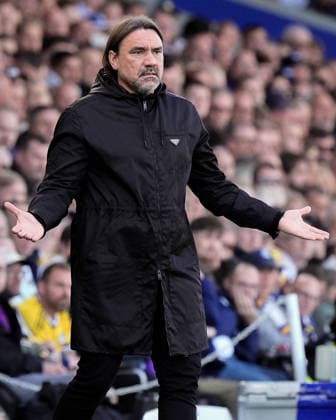 Premier League: Leeds United v Crystal Palace Daniel Farke manager of Leeds United gives his team instructions during the Premier League match Leeds United vs Crystal Palace at Elland Road, Leeds, United Kingdom on 20 September 2026 (Photo by Maynard Manyowa News Images) Leeds Elland Road West Yorkshire United Kingdom Copyright: xMaynardxManyowa NewsxImagesx