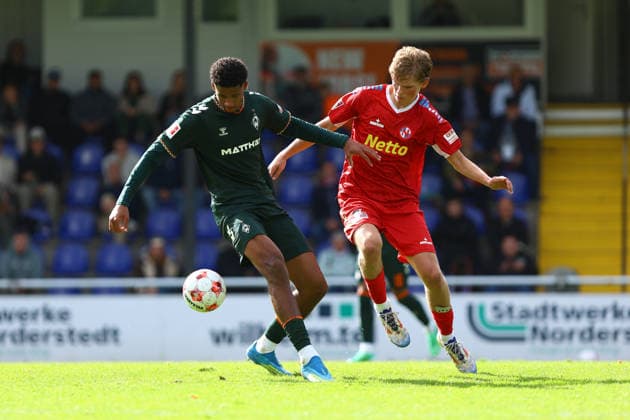 2 Henrik Lauterbach (FC Eintracht Norderstedt), 29 Salim Amani Musah (SV Werder Bremen U23) Fußball I Herren I Regionalliga Nord I Saison 2026-2027 I 10. Spieltag I FC Eintracht Norderstedt - SV Werder Bremen U23 I 20.09.2026 I Edmund-Plambeck-Stadion