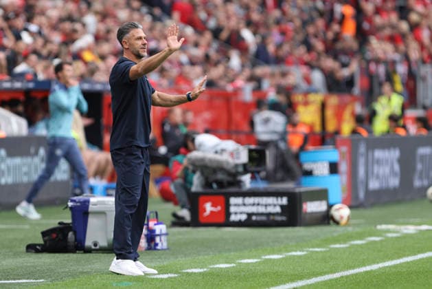Trainer Martin Demichelis (RB Leipzig) gestikuliert, Gestik waehrend des Spiels der 1. Bundesliga zwischen Bayer 04 Leverkusen und RB Leipzig, BayArena am 20. September 2026 in Leverkusen, Deutschland. (Foto von Oliver Kaelke DeFodi Images) +++ Trainer Martin Demichelis (RB Leipzig) gestures during the Bundesliga match between Bayer 04 Leverkusen and RB Leipzig at BayArena on September 20, 2026 in Leverkusen, Germany. (Photo by Oliver Kaelke DeFodi Images) DFB DFL REGULATIONS PROHIBIT ANY USE OF PHOTOGRAPHS AS IMAGE SEQUENCES AND OR QUASI-VIDEO. (Photo by Oliver Kaelke DeFodi Images) -
