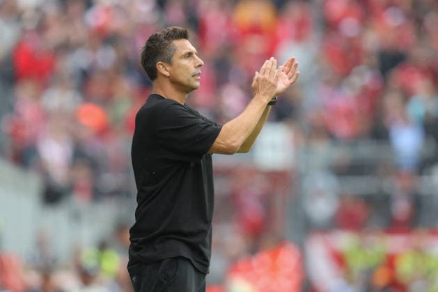 20.09.2026, xtgx, Fussball 2. Bundesliga, FC Energie Cottbus - FC St. Pauli, v.l. Marcel Rapp (St. Pauli, Trainer) gibt Anweisungen, gestikuliert mit den Armen, gesticulate, gives instructions (DFL DFB REGULATIONS PROHIBIT ANY USE OF PHOTOGRAPHS as IMAGE SEQUENCES and or QUASI-VIDEO) Cottbus