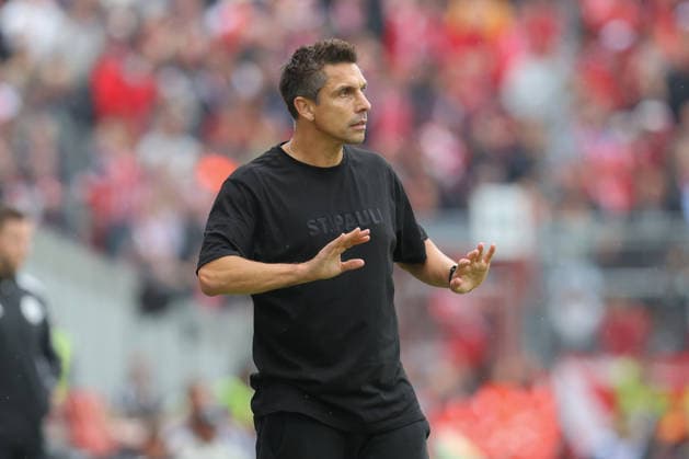 20.09.2026, xtgx, Fussball 2. Bundesliga, FC Energie Cottbus - FC St. Pauli, v.l. Marcel Rapp (St. Pauli, Trainer) gibt Anweisungen, gestikuliert mit den Armen, gesticulate, gives instructions (DFL DFB REGULATIONS PROHIBIT ANY USE OF PHOTOGRAPHS as IMAGE SEQUENCES and or QUASI-VIDEO) Cottbus