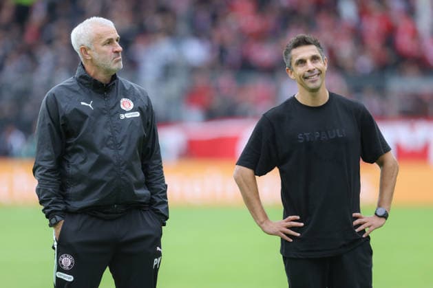 20.09.2026, xtgx, Fussball 2. Bundesliga, FC Energie Cottbus - FC St. Pauli, v.l. Co Trainer Peter Nemeth, Marcel Rapp (St. Pauli, Trainer) (DFL DFB REGULATIONS PROHIBIT ANY USE OF PHOTOGRAPHS as IMAGE SEQUENCES and or QUASI-VIDEO) Cottbus