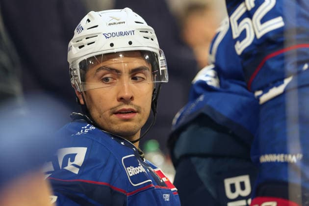 John Gilmour (Adler Mannheim, 7) GER Adler Mannheim - Eisbaeren Berlin Eishockey DEL 2.Spieltag Saison 2026 2027 20.09.2026 GER Adler Mannheim - Eisbaeren Berlin Eishockey PENNY DEL 2.Spieltag Season Saison 2026 2027 20.09.2026 Mannheim Copyright: xEibner-Pressefoto JoergxHirschx EP_JHH
