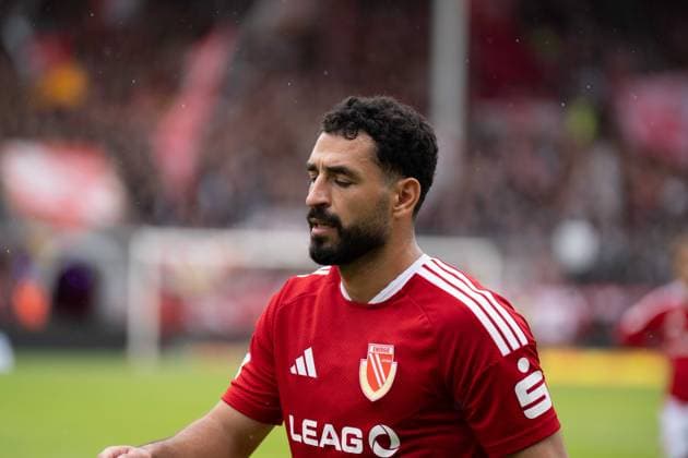 20.09.2026: Fußball: Energie Cottbus - FC St. Pauli, 6. Spieltag der 2. Bundesliga im LEAG Energie Stadion Tolcay Cigerci (Energie Cottbus, 10) mit gesenktem unzufriedenem Blick WICHTIGER HINWEIS: Gemäß den Vorgaben der DFL und des DFB ist es untersagt, in dem Stadion und oder vom Spiel angefertigte Fotoaufnahmen in Form von Sequenzbildern und oder videoähnlichen Fotostrecken zu verwerten bzw. verwerten zu lassen. Copyright: xJamesxZabelx