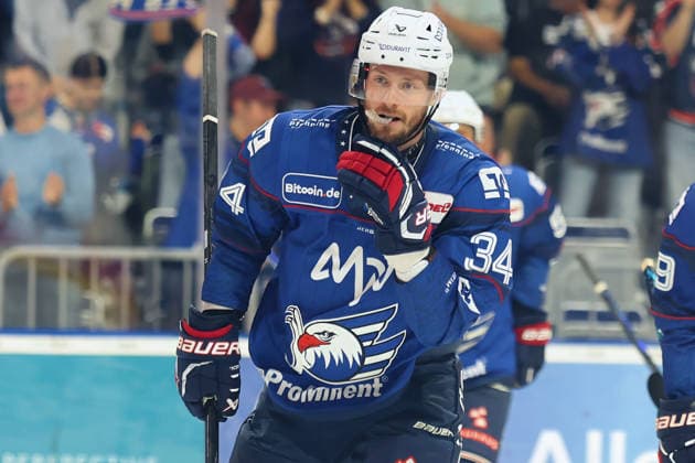 Tor zum 3:2 durch Dan Renouf (Adler Mannheim, 4) GER Adler Mannheim - Eisbaeren Berlin Eishockey DEL 2.Spieltag Saison 2026 2027 20.09.2026 GER Adler Mannheim - Eisbaeren Berlin Eishockey PENNY DEL 2.Spieltag Season Saison 2026 2027 20.09.2026 Mannheim Copyright: xEibner-Pressefoto JoergxHirschx EP_JHH