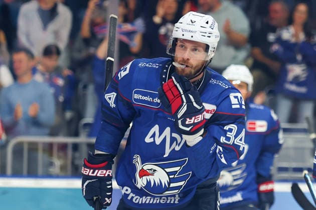 Tor zum 3:2 durch Dan Renouf (Adler Mannheim, 4) GER Adler Mannheim - Eisbaeren Berlin Eishockey DEL 2.Spieltag Saison 2026 2027 20.09.2026 GER Adler Mannheim - Eisbaeren Berlin Eishockey PENNY DEL 2.Spieltag Season Saison 2026 2027 20.09.2026 Mannheim Copyright: xEibner-Pressefoto JoergxHirschx EP_JHH