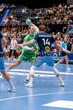 Düsseldorf, 20.09.2026, Handball, Herren, Opel Bundesliga, 5. Spieltag, 2026 2027: Bergische HC Füchse Berlin Mathias Gidsel (Füchse Berlin, 19) beim Wurf aus dem Rückraum gegen Gerdas Babarskas (Bergischer HC, 14)