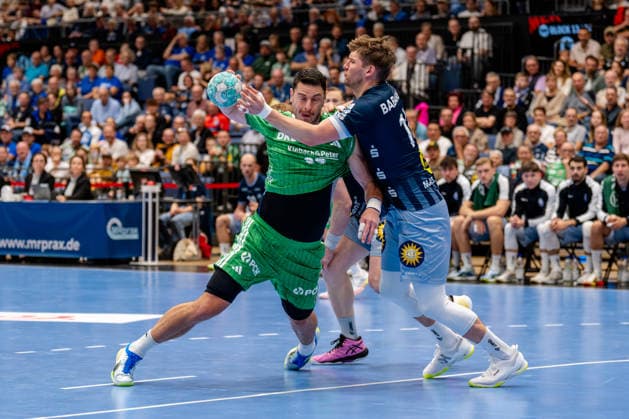Düsseldorf, 20.09.2026, Handball, Herren, Opel Bundesliga, 5. Spieltag, 2026 2027: Bergische HC Füchse Berlin Mijajlo MarseniÄ‡ (Füchse Berlin, 93) im Zweikampf mit Gerdas Babarskas (Bergischer HC, 14)