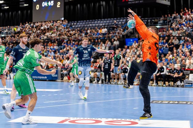 Düsseldorf, 20.09.2026, Handball, Herren, Opel Bundesliga, 5. Spieltag, 2026 2027: Bergische HC Füchse Berlin Kristian van der Merwe (Bergischer HC, 94) pariert gegen Leo Prantner (Füchse Berlin, 6)