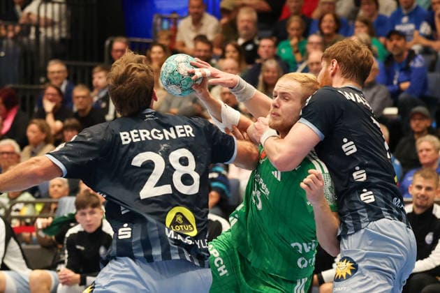 v.l. Tom Bergner (Bergischer HC 28), Matthes Langhoff (Füchse Berlin 25), Johannes Wasielewski (Bergischer HC 77) GER, Bergischer HC vs. Fuechse Berlin, Handball, Opel Handball-Bundesliga, 5. Spieltag, Spielzeit 2026 2027, 20.09.2026 GER, Bergischer HC vs. Fuechse Berlin, Handball, Opel Handball-Bundesliga, 5. Spieltag, Spielzeit 2026 2027, 20.09.2026 Duesseldorf Copyright: xEibner-Pressefoto ThomasxStoeckex EP_TSR