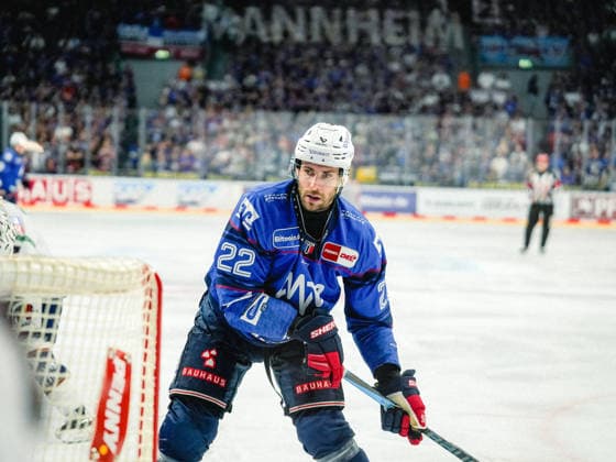 20.09.2026, xwppx, Eishockey Penny DEL, Adler Mannheim - Eisbären Berlin v.l. Matthias Plachta (Adler Mannheim)