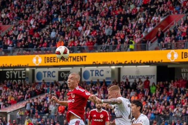 20.09.2026: Fußball: Energie Cottbus - FC St. Pauli, 6. Spieltag der 2. Bundesliga im LEAG Energie Stadion Kopfball Dmytro Bogdanov (Energie Cottbus, 13) WICHTIGER HINWEIS: Gemäß den Vorgaben der DFL und des DFB ist es untersagt, in dem Stadion und oder vom Spiel angefertigte Fotoaufnahmen in Form von Sequenzbildern und oder videoähnlichen Fotostrecken zu verwerten bzw. verwerten zu lassen. Copyright: xJamesxZabelx