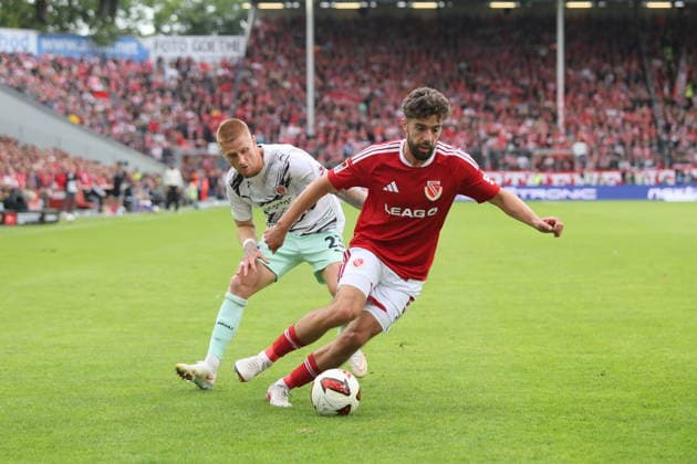 5 Dominik Pelivan (Energie Cottbus, vorn), 23 Louis Oppie (St. Pauli) Fussball 2. Bundesliga 2026 2027 FC Energie Cottbus - FC St. Pauli