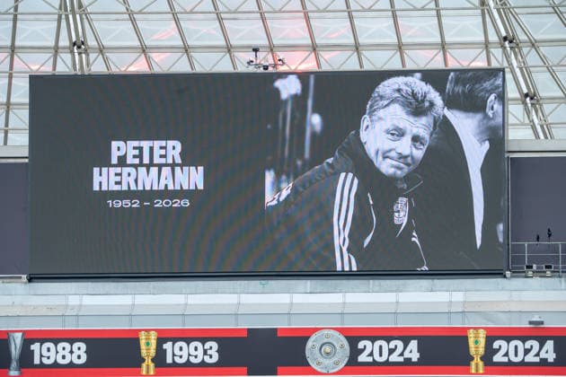 Deutschland: 1.Bundesliga 2026 2027, 4. Spieltag, Bayer 04 Leverkusen vs RB Leibzig, Samstag, 20.09.2026 BayArena-Stadion (Leverkusen-Nordrhein-Westfalen): Bildschirm, Peter Hermann, Tod, RIP Leverkusen BayArena-Stadion-Leverkusen Deutschland Copyright: xOrhanxHabashx