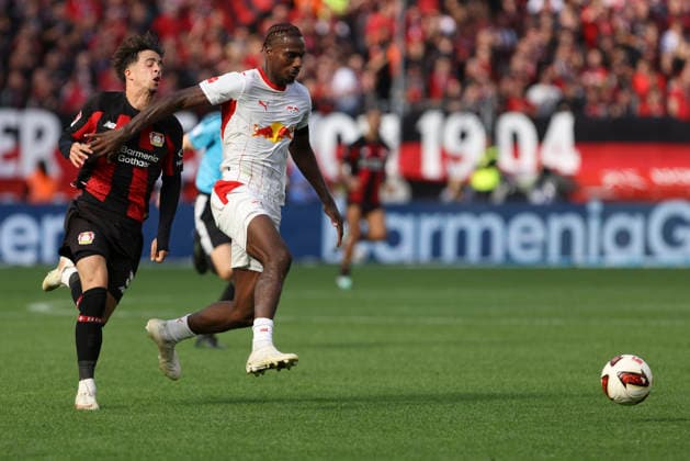 Afonso Moreira (Bayer 04 Leverkusen) und Ezechiel Banzuzi (RB Leipzig) im Zweikampf waehrend des Spiels der 1. Bundesliga zwischen Bayer 04 Leverkusen und RB Leipzig, BayArena am 20. September 2026 in Leverkusen, Deutschland. (Foto von Oliver Kaelke DeFodi Images) +++ Afonso Moreira (Bayer 04 Leverkusen) und Ezechiel Banzuzi (RB Leipzig) battle for the ball during the Bundesliga match between Bayer 04 Leverkusen and RB Leipzig at BayArena on September 20, 2026 in Leverkusen, Germany. (Photo by Oliver Kaelke DeFodi Images) DFB DFL REGULATIONS PROHIBIT ANY USE OF PHOTOGRAPHS AS IMAGE SEQUENCES AND OR QUASI-VIDEO. (Photo by Oliver Kaelke DeFodi Images) -
