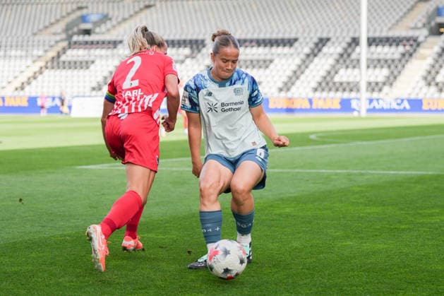 Google Pixel Frauen-Bundesliga: SC Freiburg vs. Bayer 04 Leverkusen, 20.09.2026 Zweikampf zwischen Lisa Karl (SC Freiburg, 2) und Paulina Platner (Bayer 04 Leverkusen, 6) Google Pixel Frauen-Bundesliga: SC Freiburg vs. Bayer 04 Leverkusen, Dreisamstadion, 20.09.2026 DFB DFL REGULATIONS PROHIBIT ANY USE OF PHOTOGRAPHS AS IMAGE SEQUENCES AND OR QUASI-VIDEO. Copyright: xBEAUTIFULxSPORTS Boscox